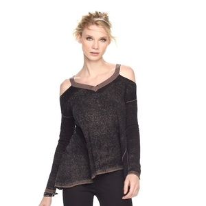Rock & Republic Cold Shoulder Knit Top